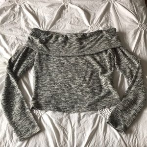 Off the shoulders long sleeve top